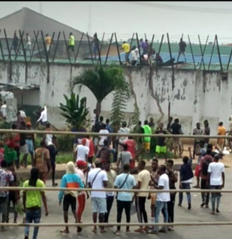 Inmates escape as hoodlums break into Benin Prison