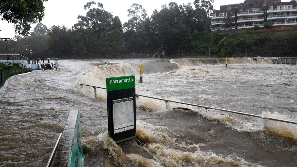Thousands evacuated in Australia as flood worsens